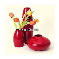 Červené vázy s květy