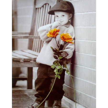 Chlapec se žlutými růžemi